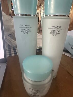 Korean 3W Clinic  Skincare Set - Excellent White, new and factory sealed
